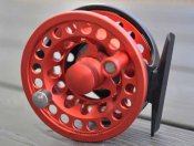Flugrulle Troutfly Black & Red 3/5
